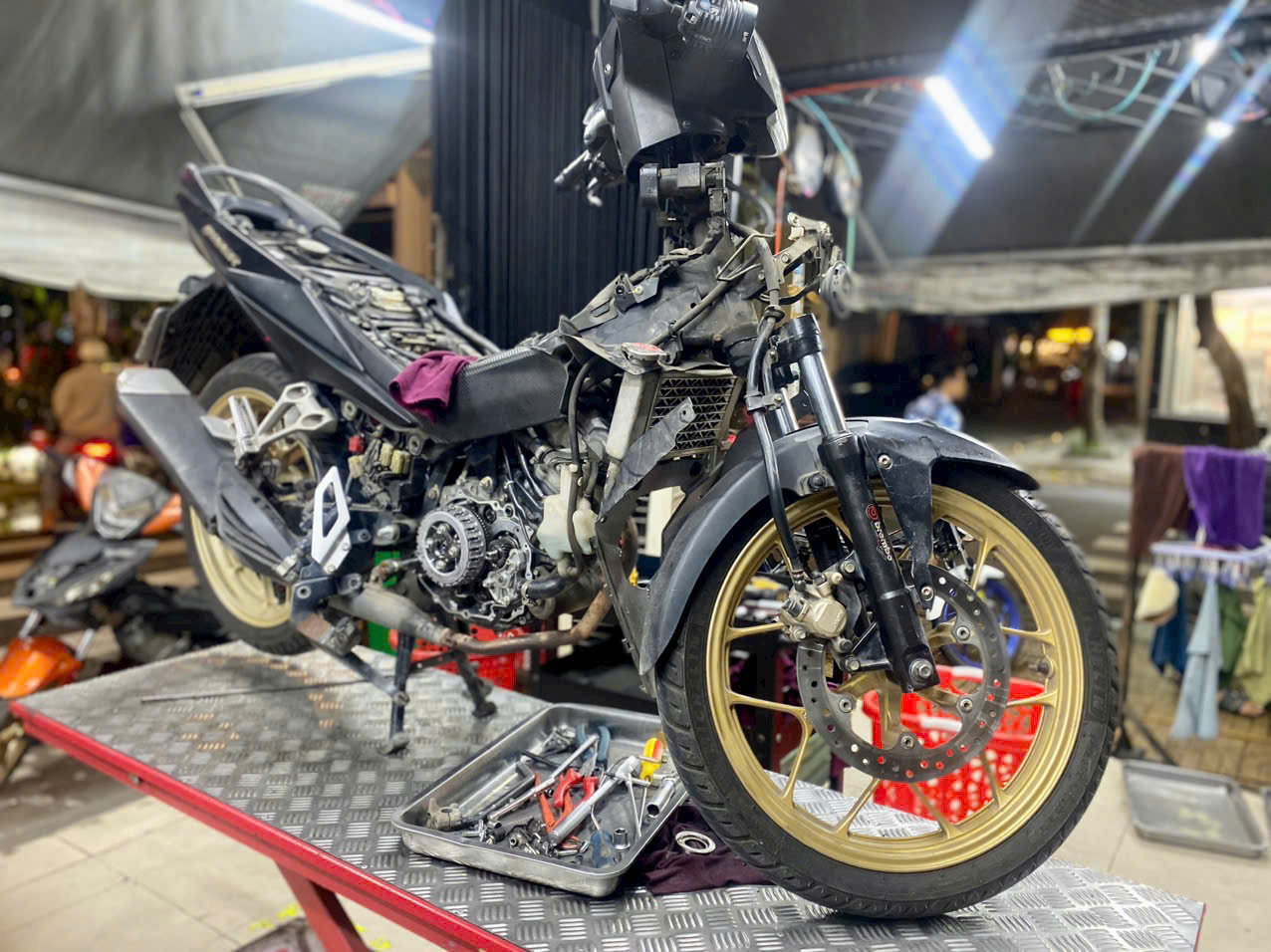 Khi nào nên gọi cứu hộ xe máy tận nơi thay vì tự sửa?